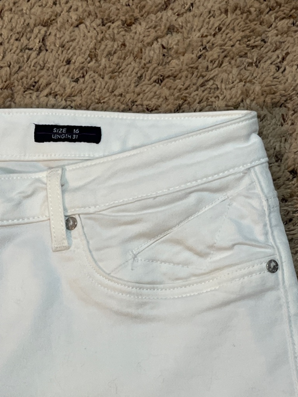 EUC Vigoss The Chelsea White Skinny Jeans {Size 16} - Picture 3 of 9